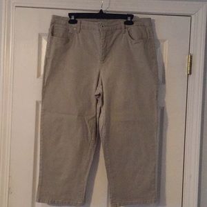 Style & Co. khaki capri. Size 16